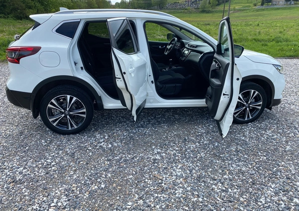 Nissan Qashqai cena 76999 przebieg: 125000, rok produkcji 2019 z Pabianice małe 704